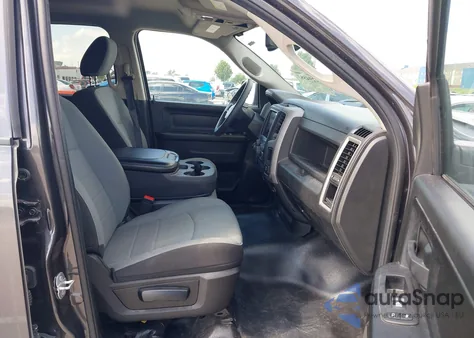 2023 Ram 1500 Classic Tradesman 4X4 6'4 Box z USA, uszkodzony, nr VIN 1C6RR7FG2PS538103